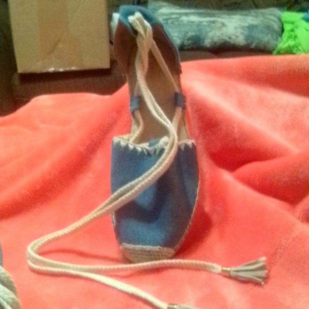 Shoes - Picture 2 of 4